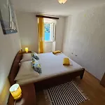Angela Konukevi 3*