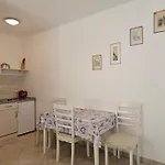 Angela 3*