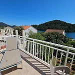 Angela Konukevi 3*