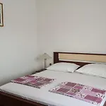 Angela Konukevi 3*