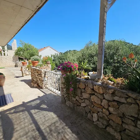 Angela Gostinjska kuća 3*