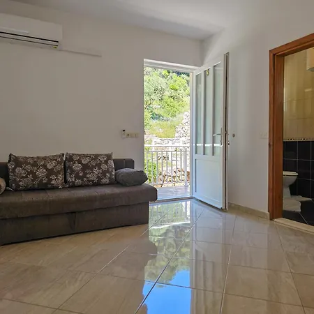 Angela Guest house Govedari