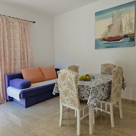 Gostinjska kuća Angela 3*