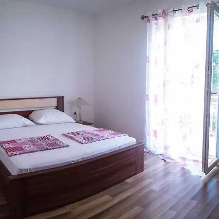 Konukevi Angela 3*